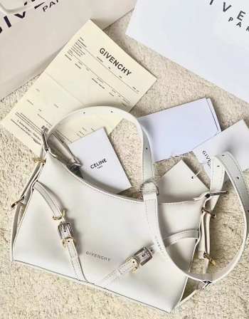 Givenchy small bag in white 24x18x3.5cm