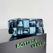 Bottega Veneta Brick Cassette Bag In Blue & Black 25x12x12cm - 2