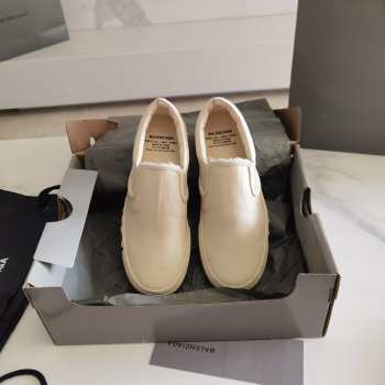 Balenciaga slip on in white