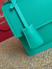 Ferragamo Gancini bag in sky blue 24.5x7x15.5cm - 6