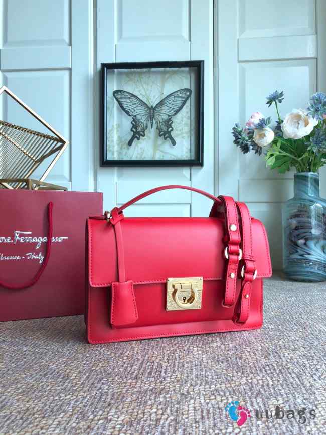 Ferragamo Gancini bag in red 24.5x7x15.5cm - 1