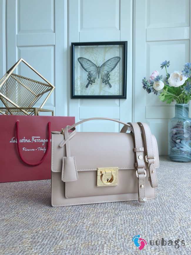 Ferragamo Gancini bag in beige 24.5x7x15.5cm - 1