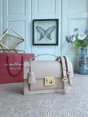 Ferragamo Gancini bag in beige 24.5x7x15.5cm - 1