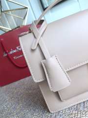 Ferragamo Gancini bag in beige 24.5x7x15.5cm - 2