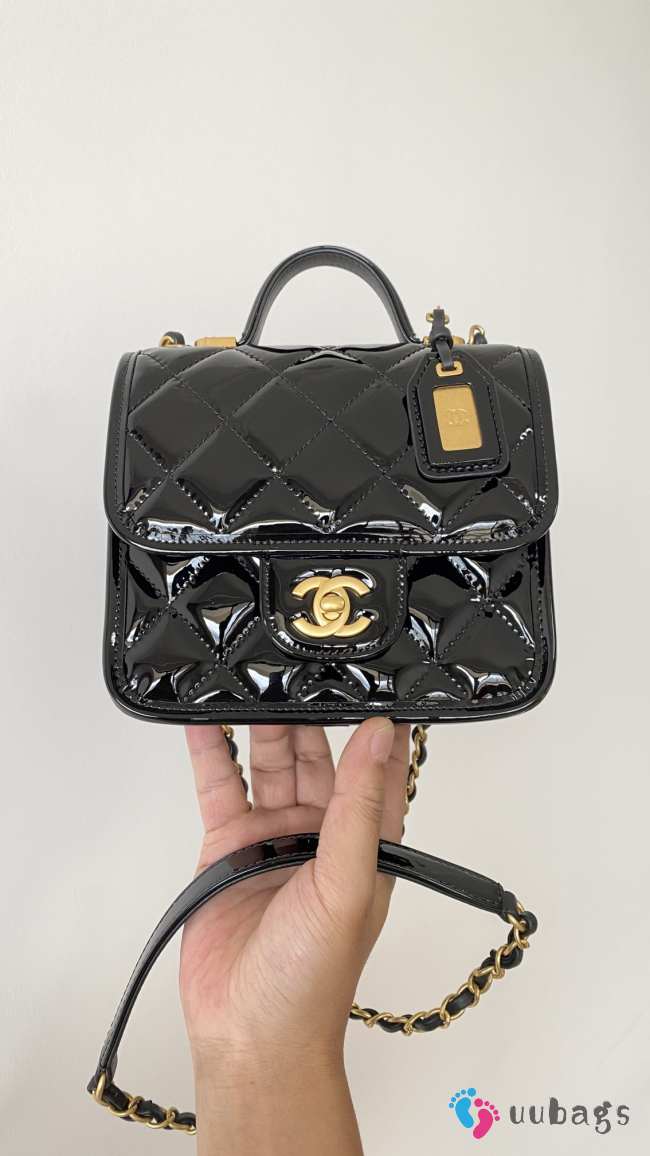 Chanel flap bag with gold buckle in black 17x20.5x6cm - 1