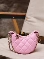 Chanel Luca Crossbody bag in pink  - 2