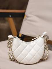 Chanel Luca Crossbody bag in white - 3