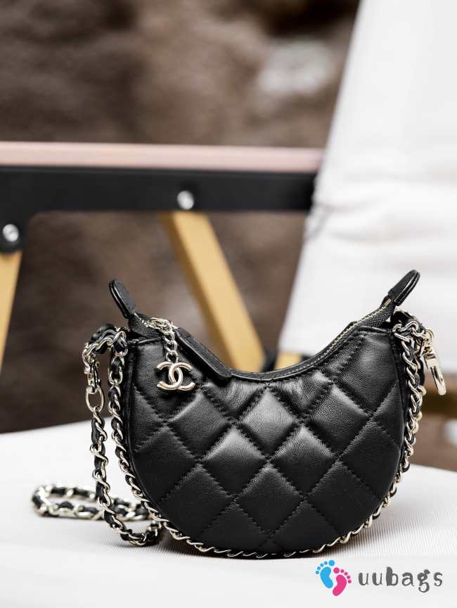 Chanel Luca Crossbody bag in black - 1