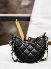 Chanel Luca Crossbody bag in black - 3