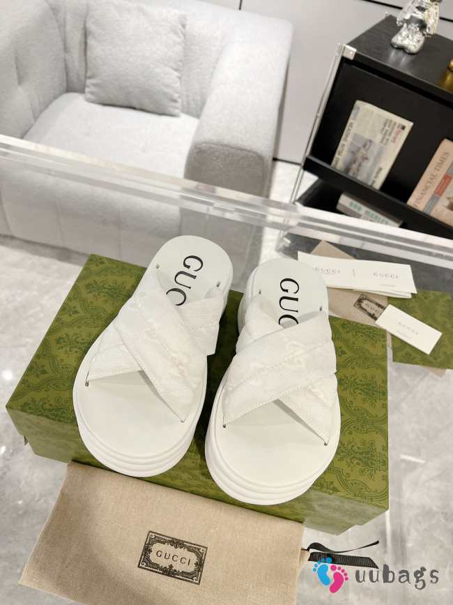 Gucci slippers in white S001 - 1