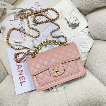 Chanel small shoulder bag in pink 14x19x6cm