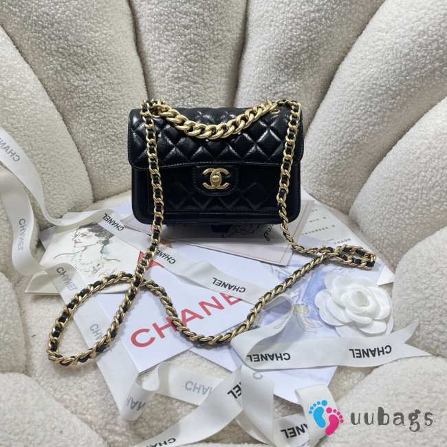 Chanel small shoulder bag in black 14x19x6cm - 1