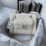 Chanel shopping bag in white 28x24x10cm - 1