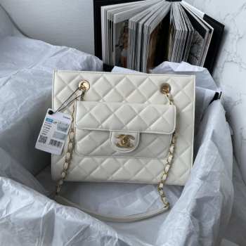 Chanel shopping bag in white 28x24x10cm