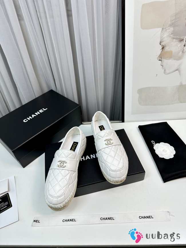 Chanel slip on in white EU 35-45 - 1