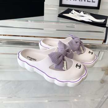 Chanel slippers in white with bow tie