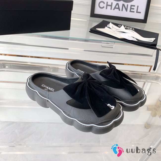 Chanel slippers in black with bow tie - 1