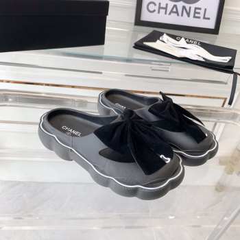 Chanel slippers in black with bow tie