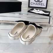 Chanel slippers in white with black bow tie  - 3