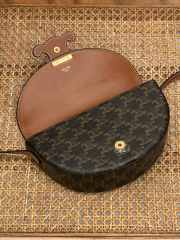 Celine triomphe moon bag in black 23x13.5x6cm - 2