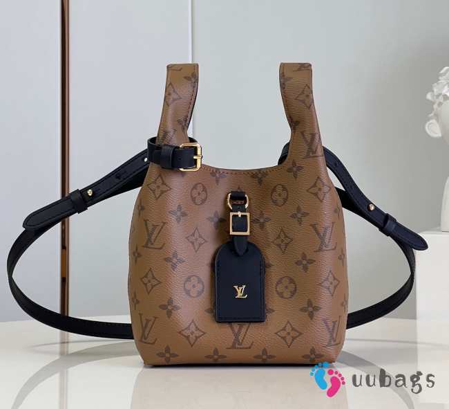 Louis Vuitton shoulder bag in brown 17x17x7cm - 1