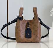 Louis Vuitton shoulder bag in brown 17x17x7cm - 1