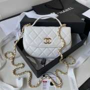 Chanel 23A flap bag in white with gold buckle 19×11×3.5cm - 1