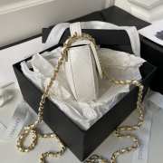 Chanel 23A flap bag in white with gold buckle 12cm - 4