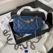 Chanel 23A logo flap bag in blue with gold buckle 19cm - 4