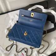 Chanel 23A logo flap bag in blue with gold buckle 19cm - 5