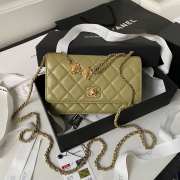 Chanel 23A logo flap bag in green with gold buckle 19cm - 1