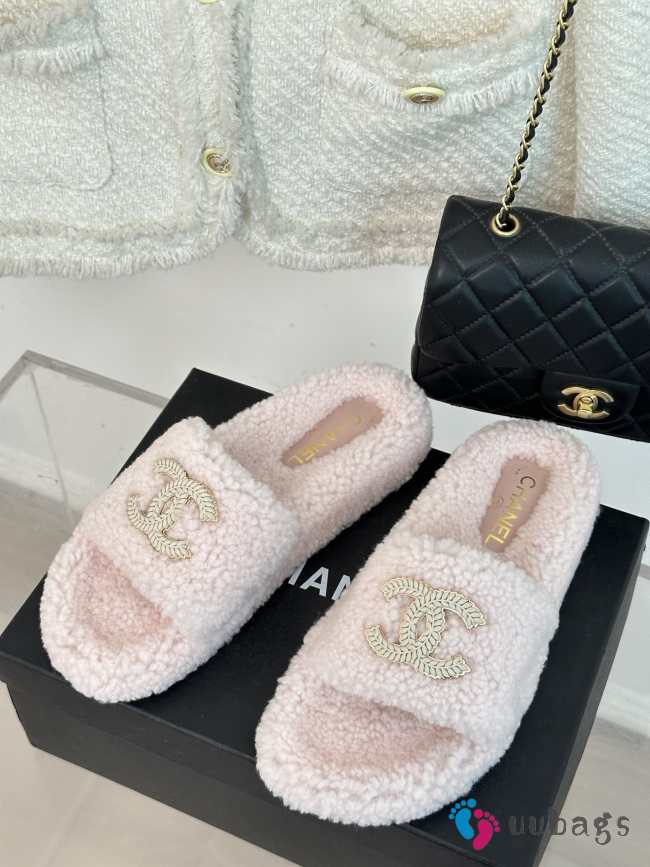 Chanel Fur Slides In Pink EU 35-40 - 1