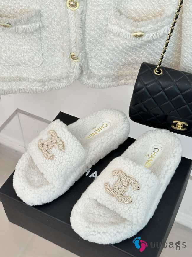 Chanel Fur Slides In White EU 35-40 - 1