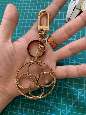 Louis Vuitton M69002 flower finesse keychain