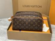 Louis Vuitton M46696 toiletry bag 28x15x16.5cm - 1