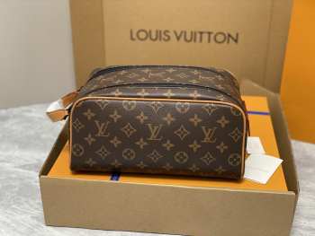 Louis Vuitton M46696 toiletry bag 28x15x16.5cm