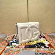 Dolce & Gabbana logo bag in white 16x20x5.5cm - 5