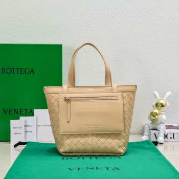 Bottega Veneta small shopping bag in beige 23x18.5x15cm