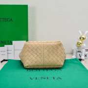 Bottega Veneta small shopping bag in beige 23x18.5x15cm - 2