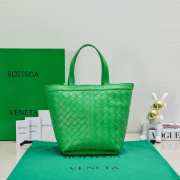 Bottega Veneta small shopping bag in green 23x18.5x15cm - 2