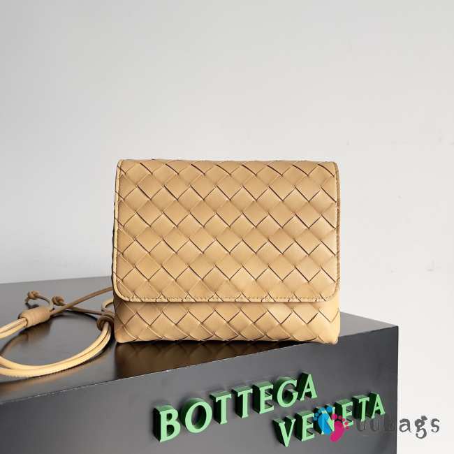 Bottega Veneta small messenger bag in beige 19x15x5.5cm - 1