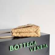 Bottega Veneta small messenger bag in beige 19x15x5.5cm - 6