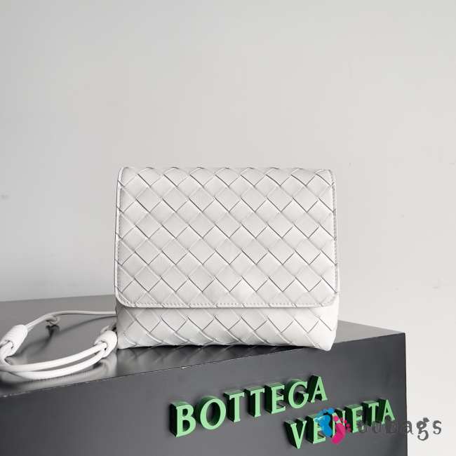 Bottega Veneta small messenger bag in white 19x15x5.5cm - 1