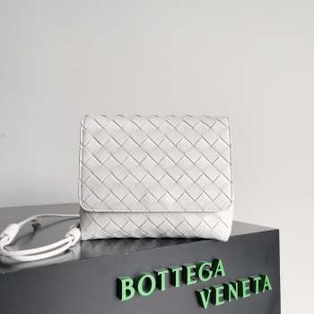 Bottega Veneta small messenger bag in white 19x15x5.5cm