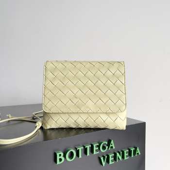 Bottega Veneta small messenger bag in yellow 19x15x5.5cm