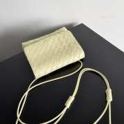 Bottega Veneta small messenger bag in yellow 19x15x5.5cm - 6