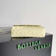 Bottega Veneta small messenger bag in yellow 19x15x5.5cm - 5