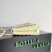 Bottega Veneta small messenger bag in yellow 19x15x5.5cm - 4