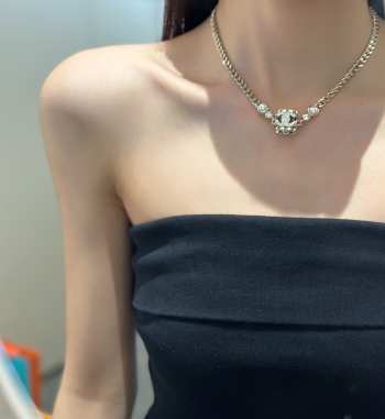 Chanel hollow cube diamond necklace