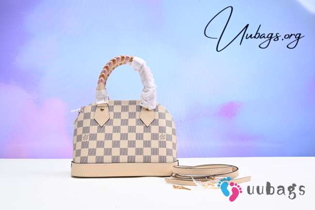 Louis Vuitton White Monogram Alma Bridge 25x19x12cm - 1